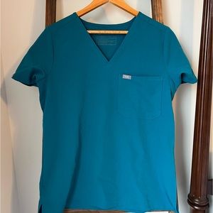 Figs Women’s Pacific Blue Catarina one-pocket scrub top